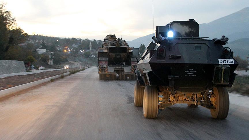 Большое количество турецкой военной техники выдвинулось на границу с Сирией 