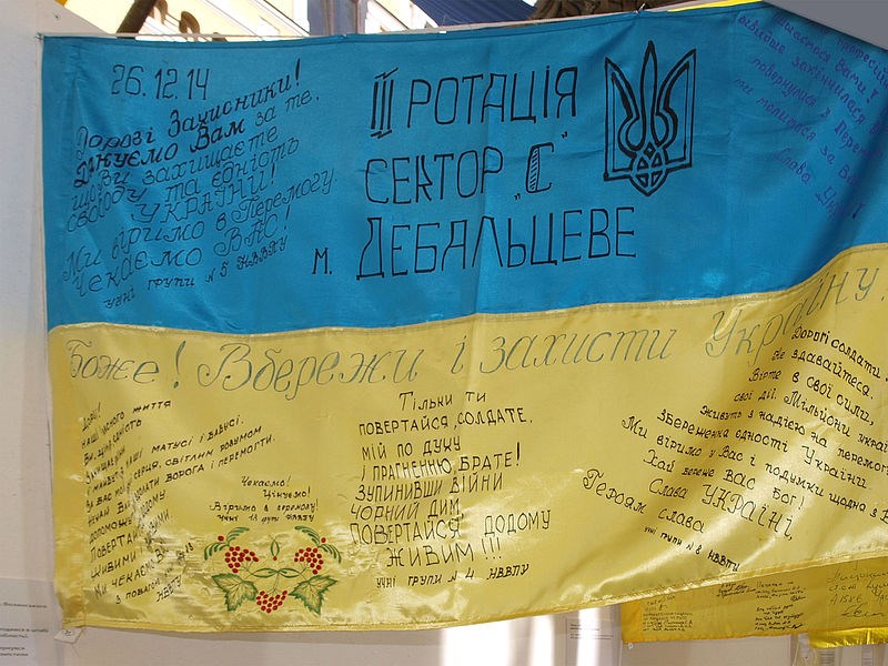 Легендарные реликвии из зоны АТО: в Сети показали уникальную подборку флагов Украины из Донбасса с особой историей каждого – впечатляющие кадры