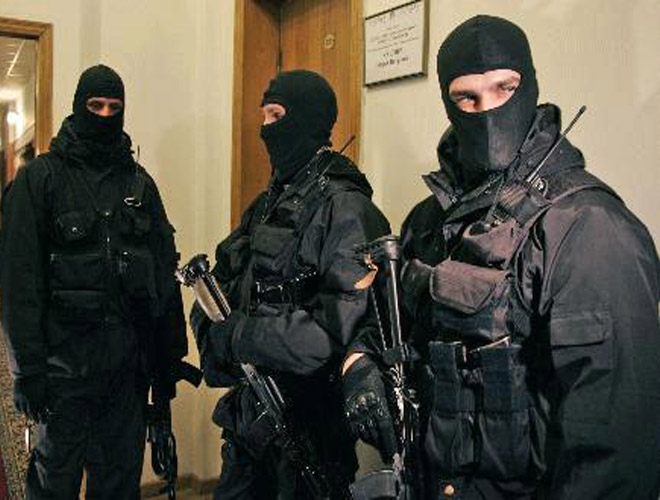 Следователи обыскали дом подозреваемых в убийстве Немцова