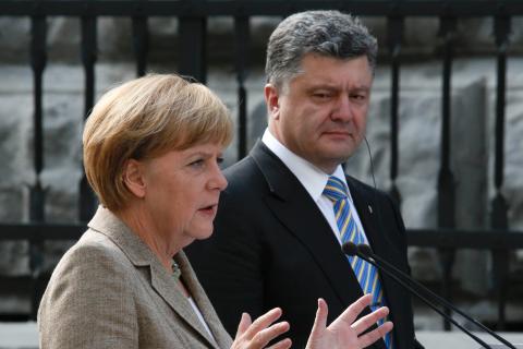 Порошенко завершил переговоры с Меркель и ждет диалога с Обамой