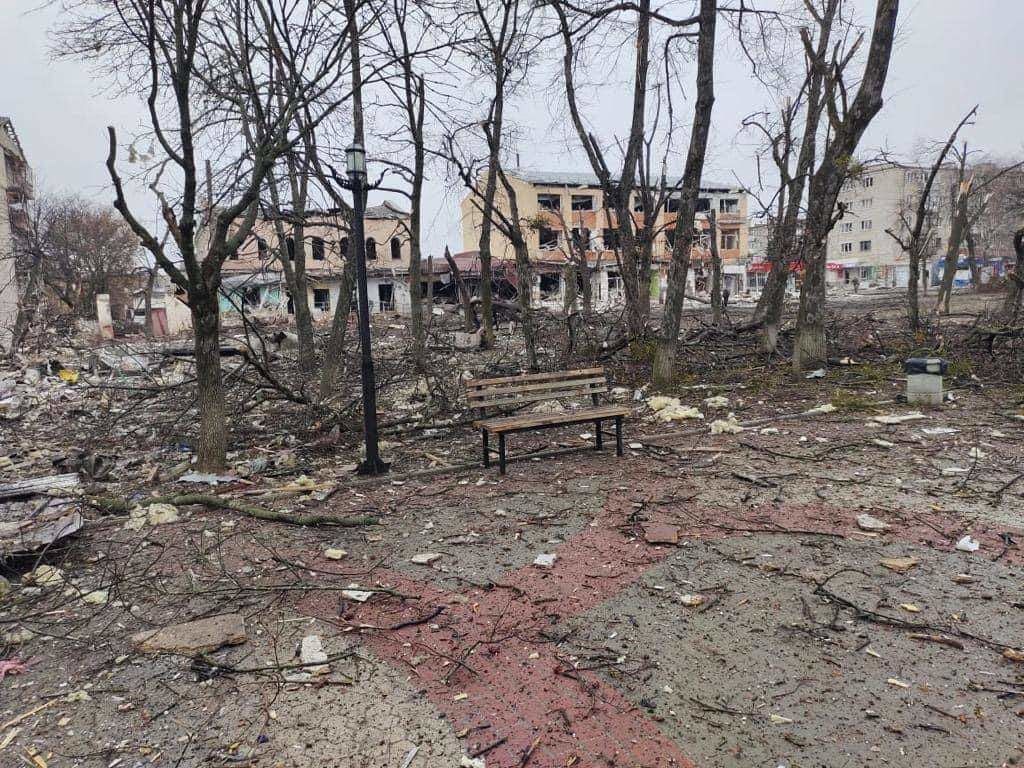 ​Авианалеты оккупантов принесли в Изюм разрушения, как во время Второй мировой воны: как выглядит город
