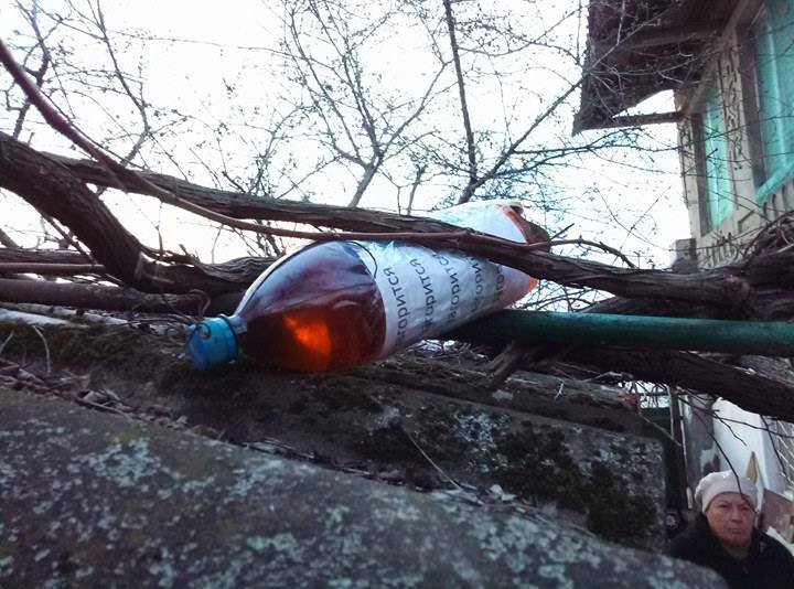 В Одессе неизвестные дельцы мстят мирным жителям, подбрасывая бутылки с угрозами сжечь их дома