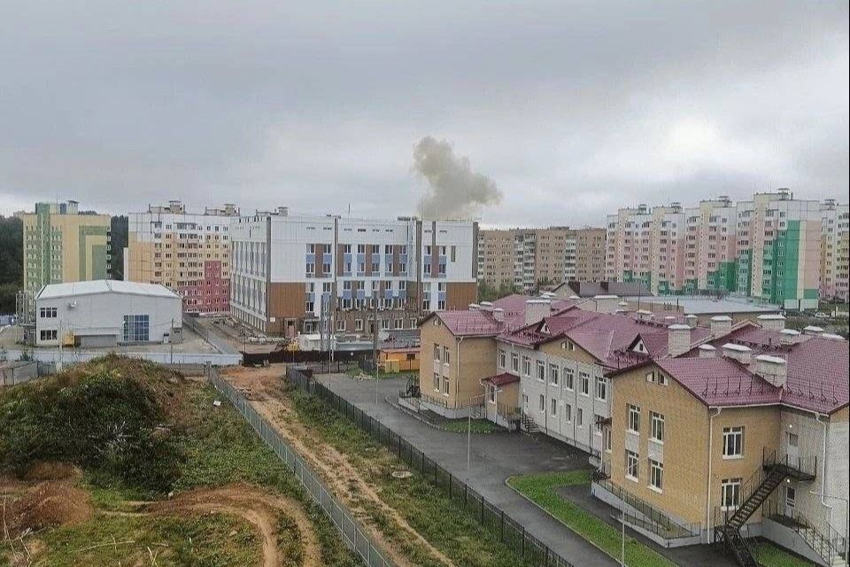 ​РФ атакуют беспилотники: в Смоленске взрывы, в Сочи парализована работа аэропорта