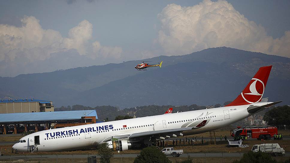 Самолет, который отправился за украинцами в Непал, застрял в Индии до 3 мая 