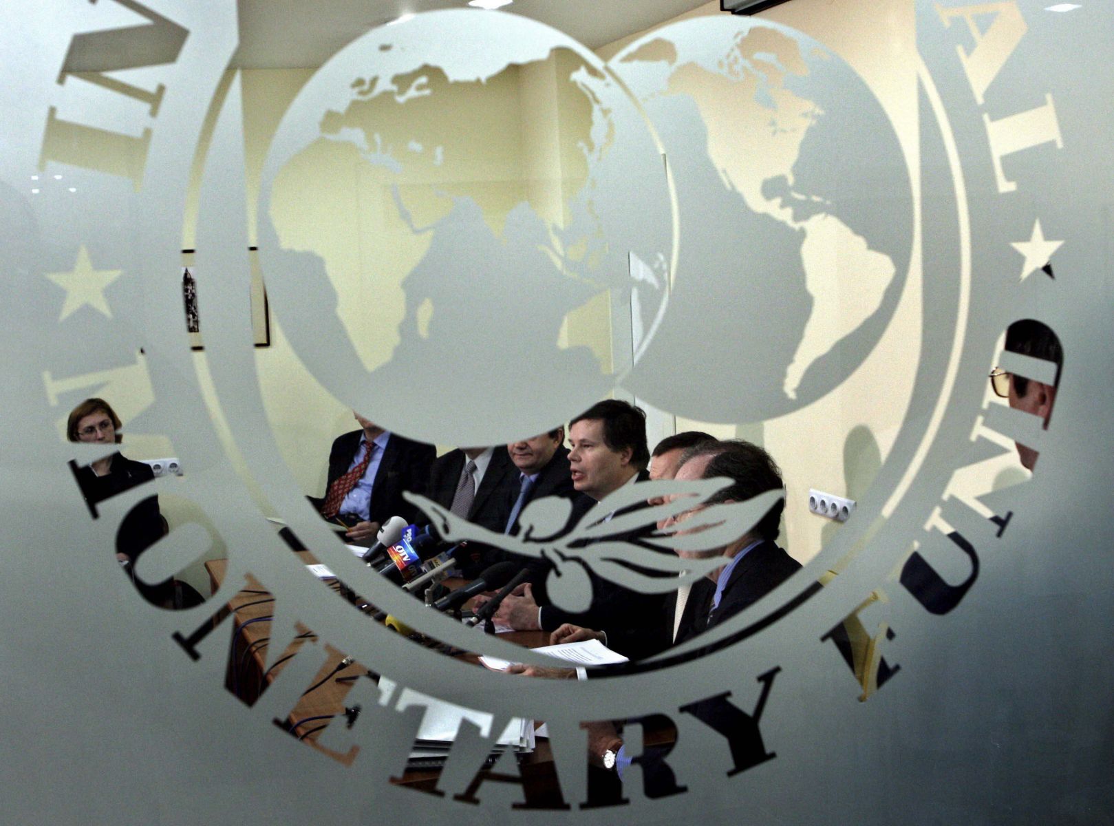 Минфин: МВФ рассмотрит вопрос выделения Украине кредита 11 марта 