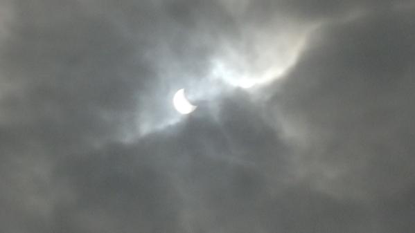 Солнечное затмение в Донецке. Фото