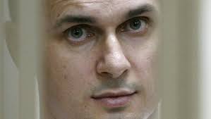 "Сдаваться он не собирается", - сестра рассказала о тревожном состоянии Сенцова на 32-й день голодовки