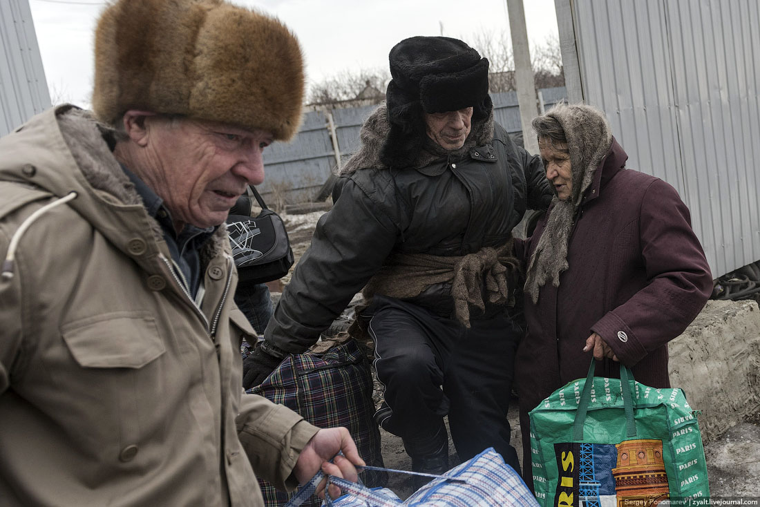 Жители Дебальцево: казаки выгоняют из домов на мороз