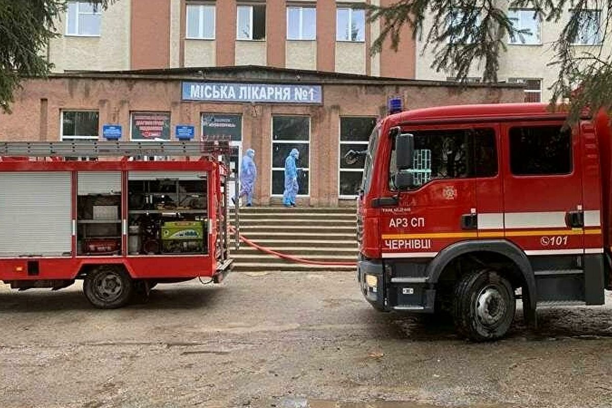 ​Огненное ЧП в COVID-боксе Черновцов: ночью скончался второй пострадавший