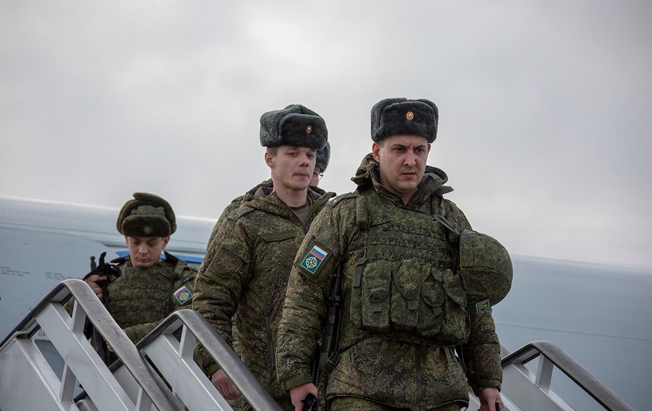 РФ готовит провокации против ВСУ: командование российской дивизии вывозит семьи из приграничных сел
