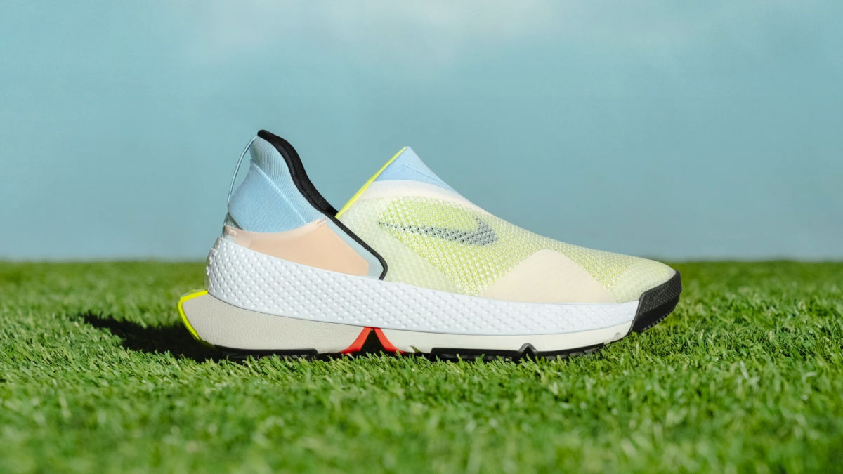 Nike произведет революцию в мире обуви: новые кроссовки компании можно будет надевать без помощи рук