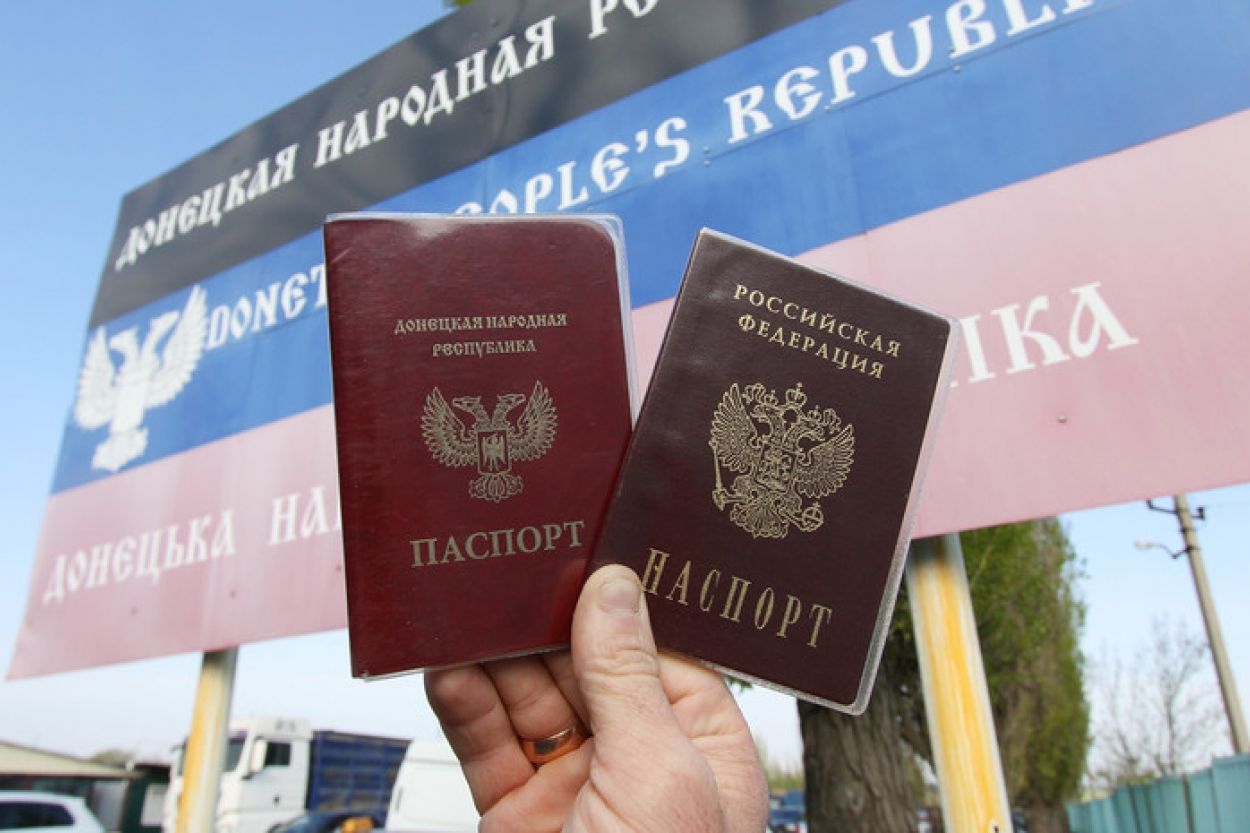 Российский паспорта для "ЛДНР": в Сети показали обман жителей Донецка и Луганска