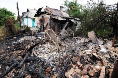 В Марьинке снаряд попал в частный дом. Смертельно ранен ребенок, - МВД