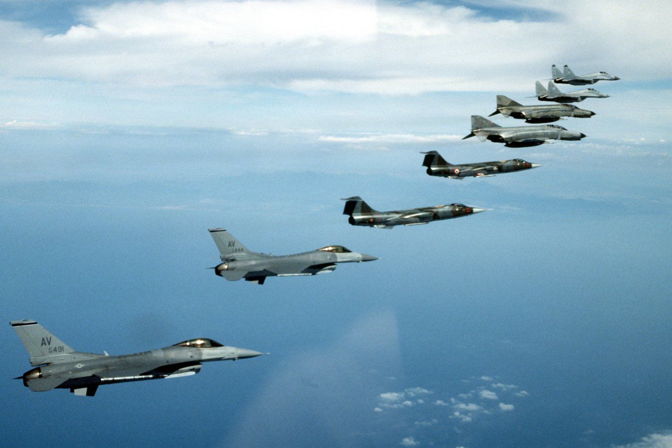 ​Пилотов ВСУ начинают готовить под авиацию НАТО: премьер Великобритании подтвердил