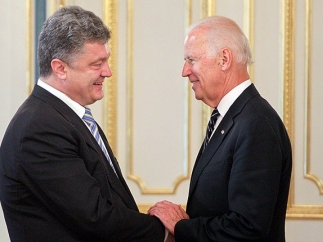 Байден и Порошенко обсудят поставки оружия Украине
