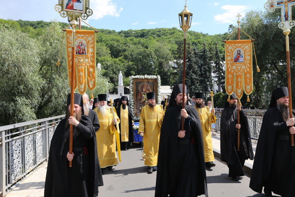 Безопасность граждан превыше всего: Аваков выступает за прекращение крестного хода в Киеве из-за провокаций и угроз терактов