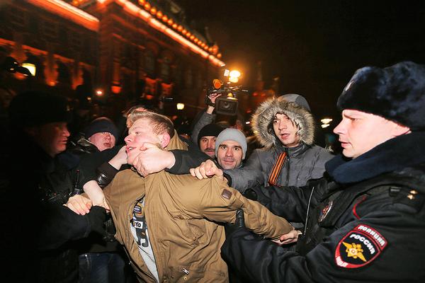 СМИ: после митинга на Манежной задержаны 16 человек