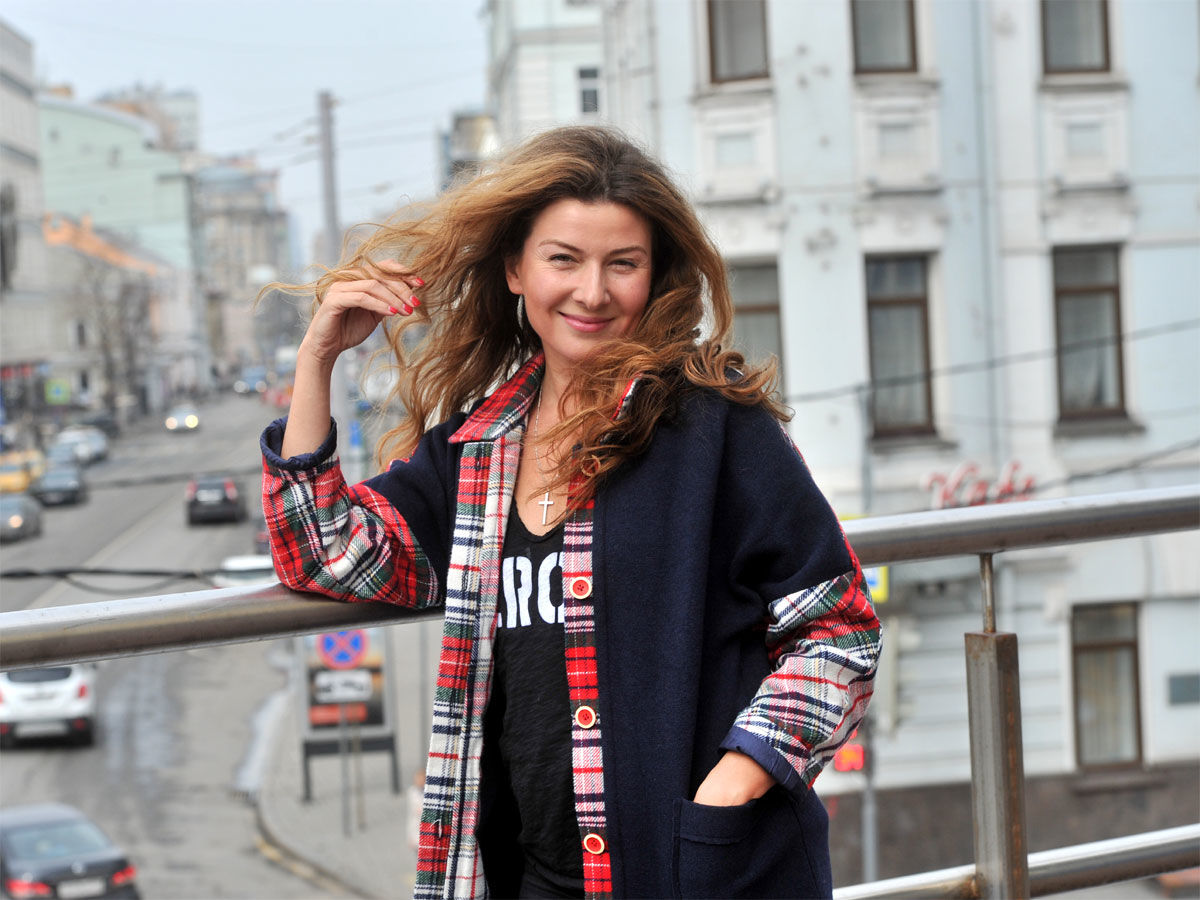 Телеведущая Жанна Бадоева в халате рассказала, от чего получает настоящее наслаждение  