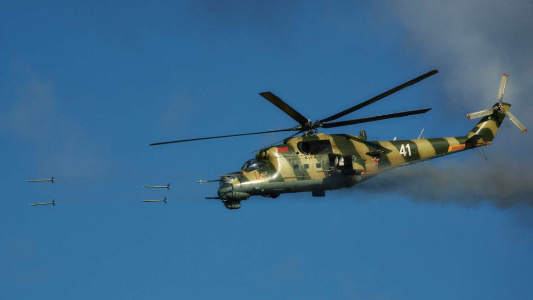 Кружил над Гоцком и упал: в Беларуси потерпел крушение военный вертолет "Ми-24"