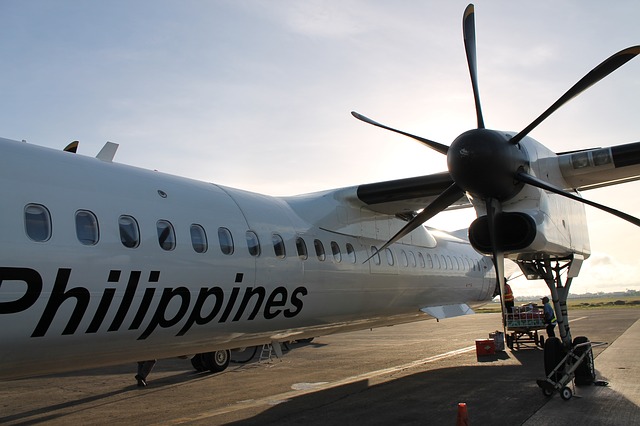 Самолет с филиппинскими чиновниками и пресс-секретарем президента попал в аварию при взлете