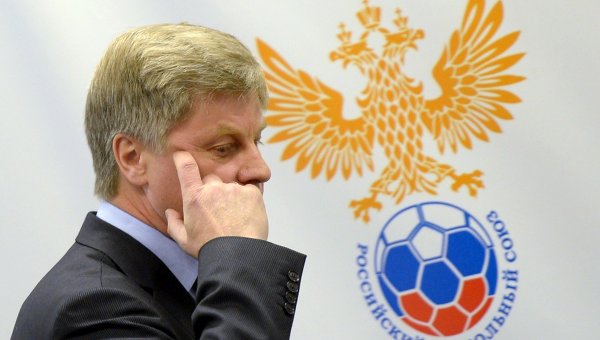 Российский футбол без руководства: Николай Толстых уволен с поста президента РФС