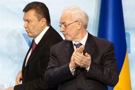 Янукович и Азаров будут судиться с Брюсселем из-за санкций Евросоюза