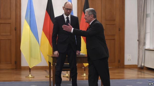Яценюк и президент Германии обсудили Донбасс и реформы в Украине: Минские соглашения нарушены Россией