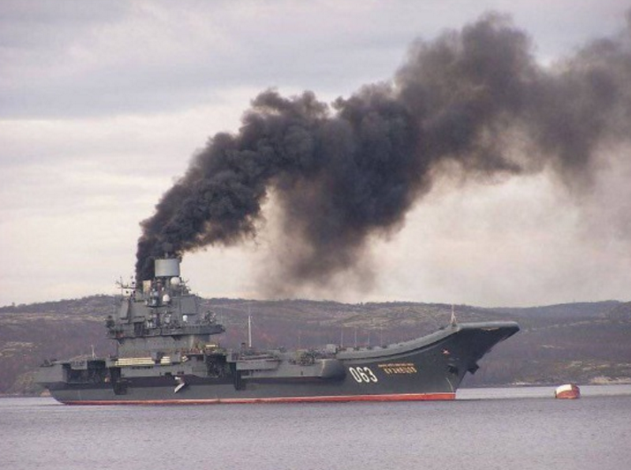 Позорный поход российского авианосца "Адмирал Кузнецов" в Сирию обернулся для России огромными потерями: СМИ опубликовали шокирующий факт