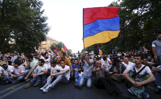 «Майдан» в Армении: силовики укрепляют свои позиции