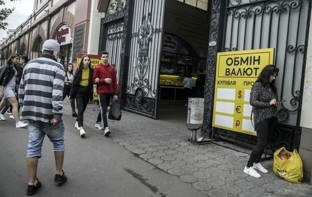 "Доллар — рисковый актив", — экономист Фурса рассказал, в чем лучше сейчас хранить сбережения