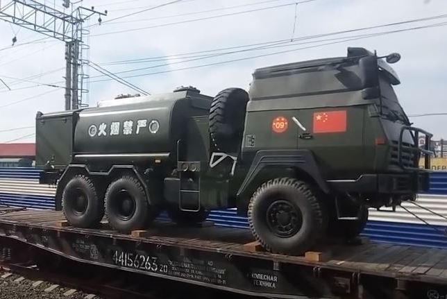 ​Начинается медленное удушение: Китай ввел в Россию эшелоны военной техники - подробности и кадры