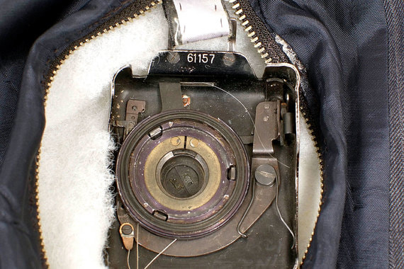 ​Шпионские фотоаппараты из СССР выставлены на британском аукционе в Aston's - появились уникальные кадры