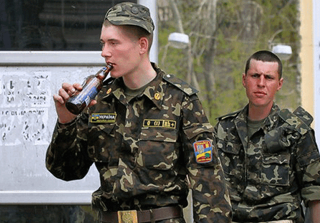 СМИ: Николаевским военным запретили пить алкоголь