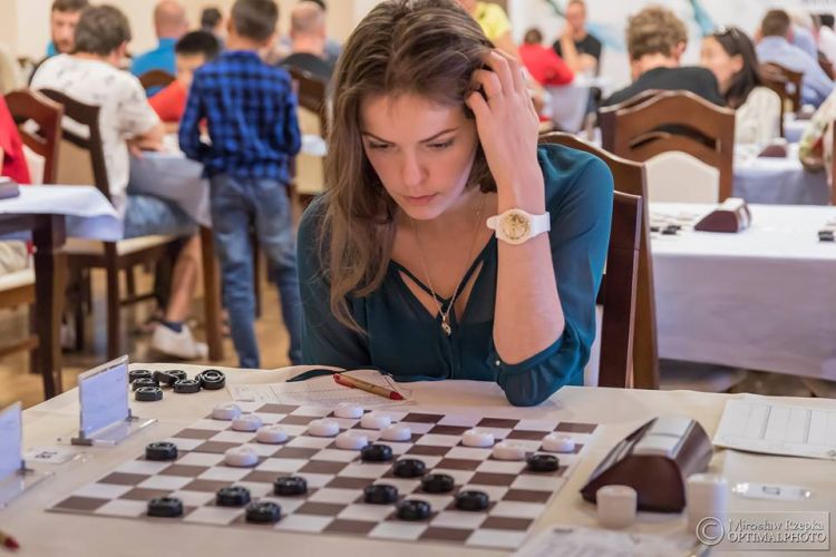Гордость Украины - Виктория Мотричко стала победительницей среди женщин в международном шашечном турнире во Франции