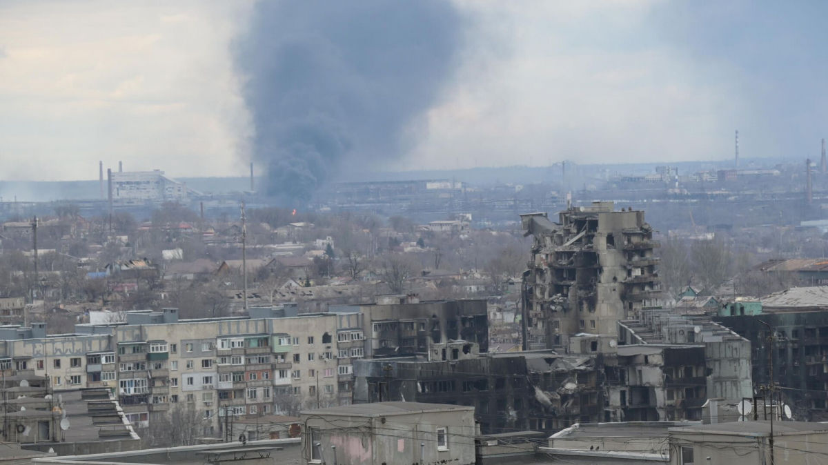 "Весь город содрогнулся": в Мариуполе произошла серия взрывов в местах дислокации российских войск
