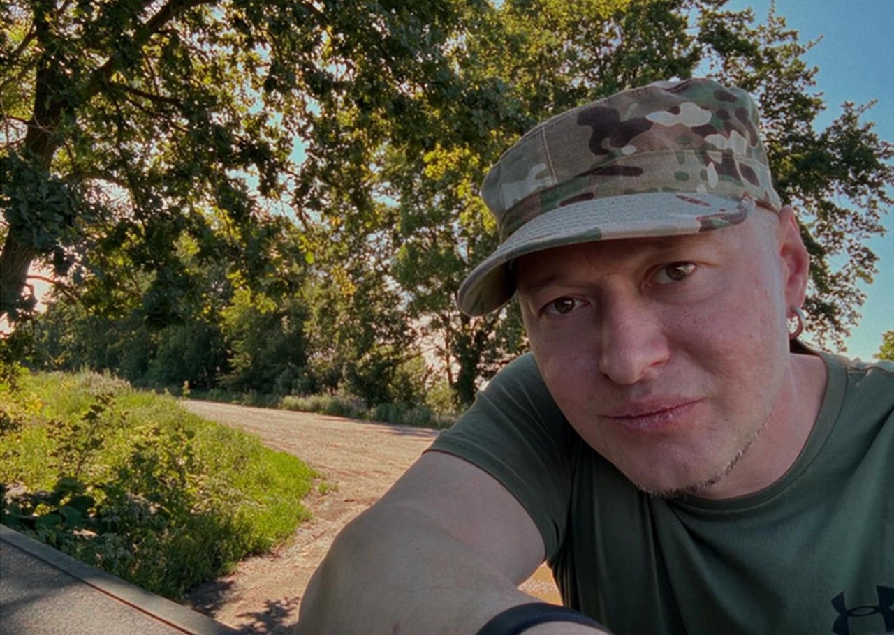 "Технологія проста: ким би ти не став, вранці встав, присідай до ста та читай статут", – Хливнюк із фронту записав відео