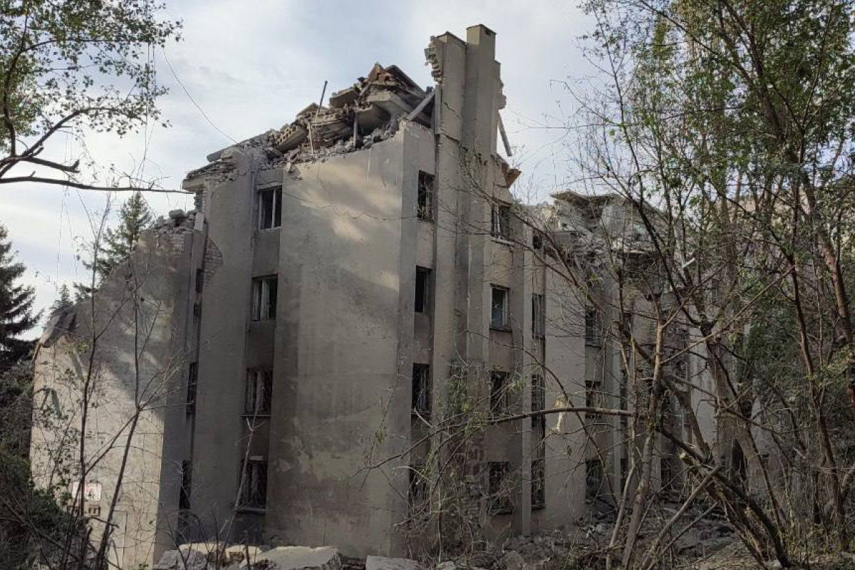 ​"Гостиница и куча военных в хлам", - Стрелков в трауре после высокоточного применения HIMARS в Кадиевке