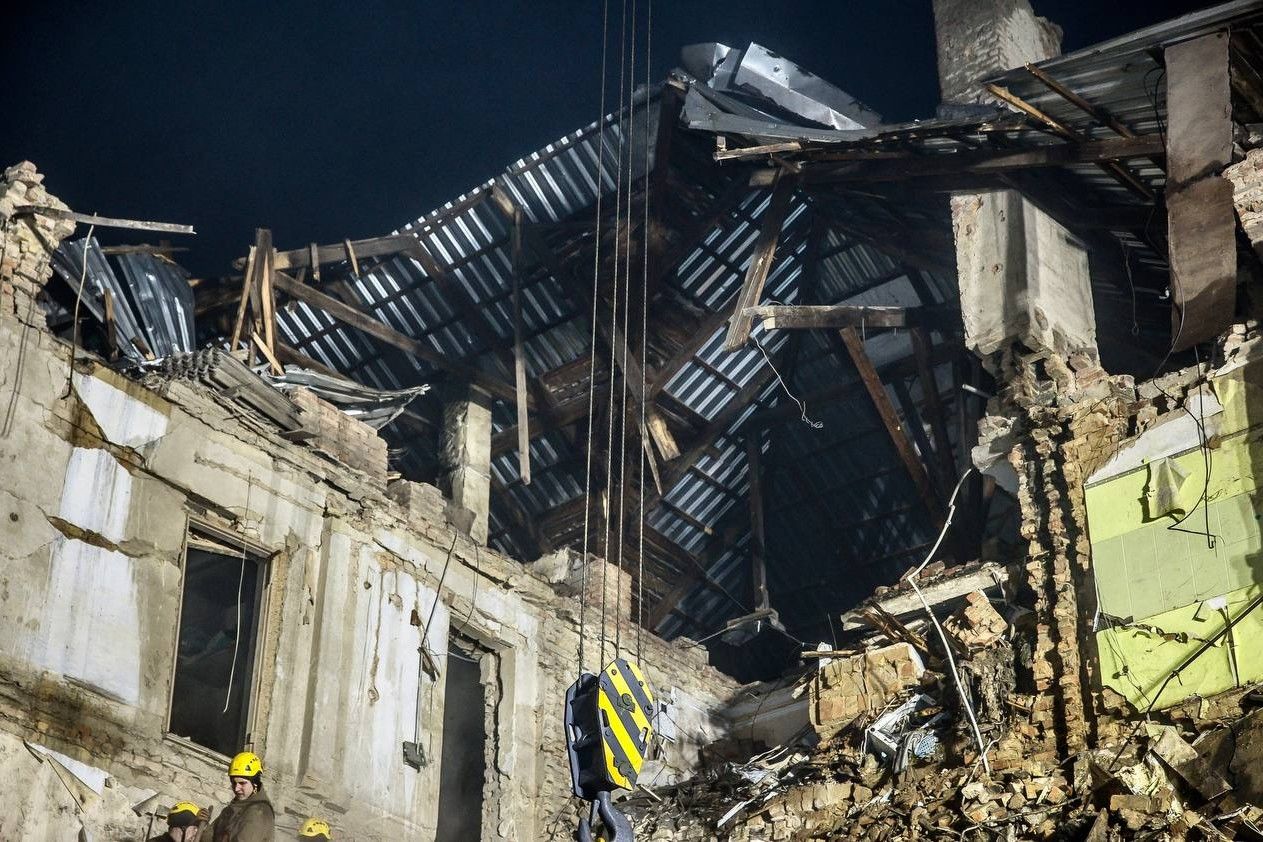 ​Ракета РФ убила семью в Кривом Роге: под завалами дома нашли тело малыша