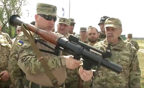 "Одним своим видом готов испугать врага", - Турчинов опубликовал впечатляющее видео испытаний новейшего украинского вооружения для сил АТО - кадры