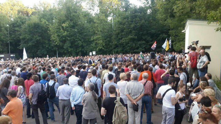 Масштабный митинг в Москве: тысячи россиян пришли протестовать против "пакета Яровой" (фото)