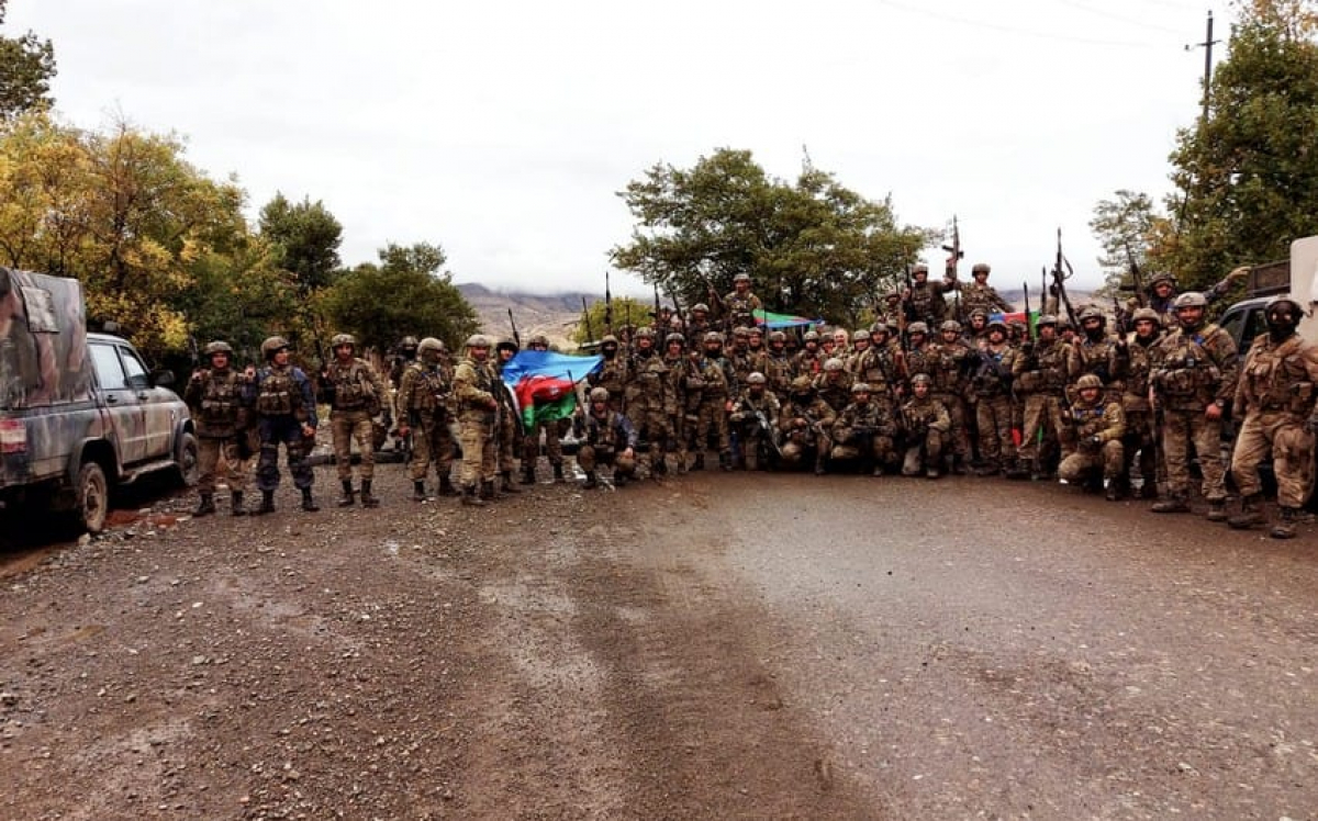 Армения отступает на юге и севере Карабаха: Азербайджан бросил в бой диверсантов по всей линии фронта