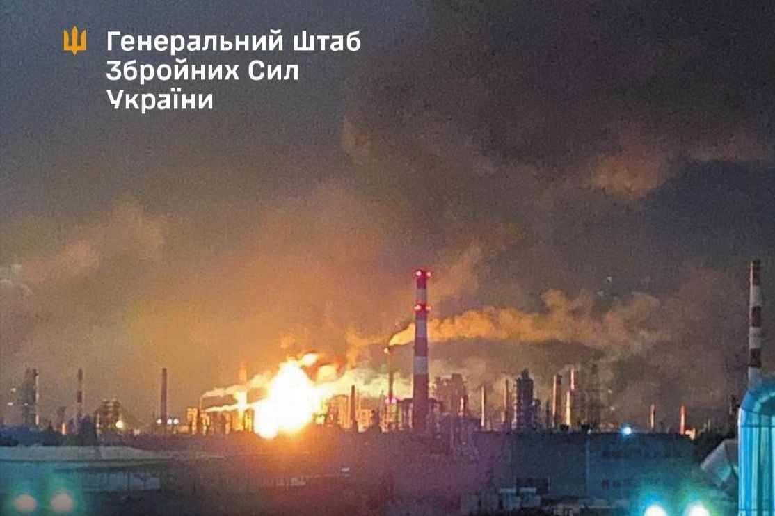 Официально: дроны СБС сожгли один из крупнейших НПЗ России, в огне установка "ЭЛОУ-АВТ-6"