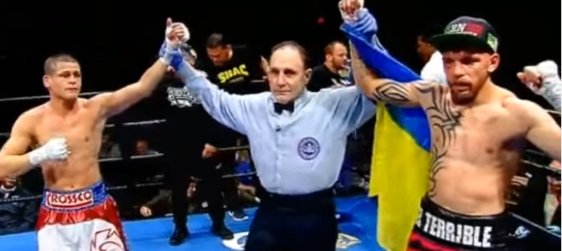 Неудачно пошутивший про Крым и Украину боксер Редкач вышел на ринг в США, обернутый в украинский флаг