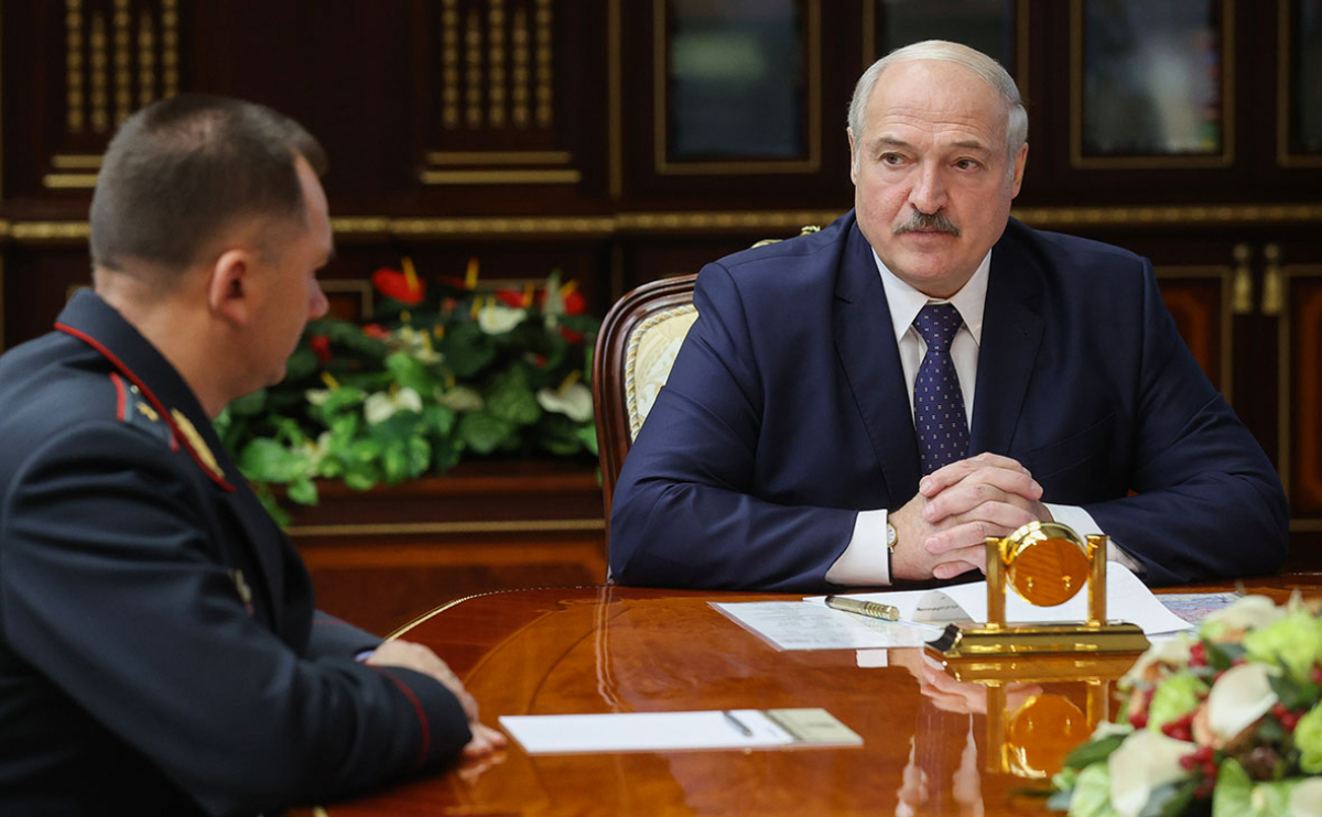 "Притронулись к военным – уйдете без рук", – Лукашенко выступил с угрозами к протестующим