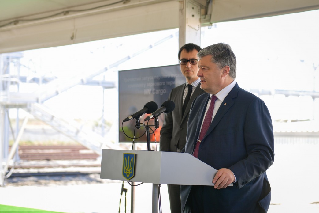 ​Мощный экономический рывок: Порошенко запустил первую линию зернового терминала в порту "Южный"