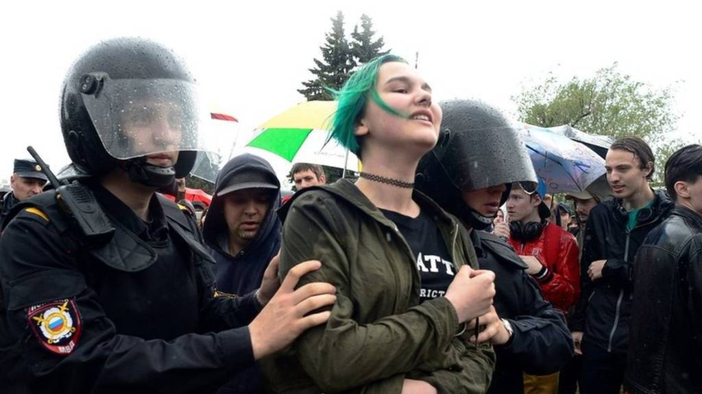 ​"Буду бороться до последнего, а когда совсем прижмут, попытаюсь получить гражданство Украины", - школьник из России не боится полиции и вышел на митинг в Москве против действующей власти