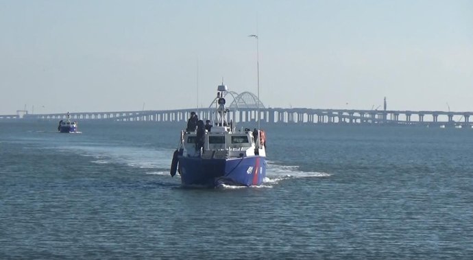 Военные катера России возле Крымского моста: эксперт рассказала, как проект Путина могут использовать против Украины