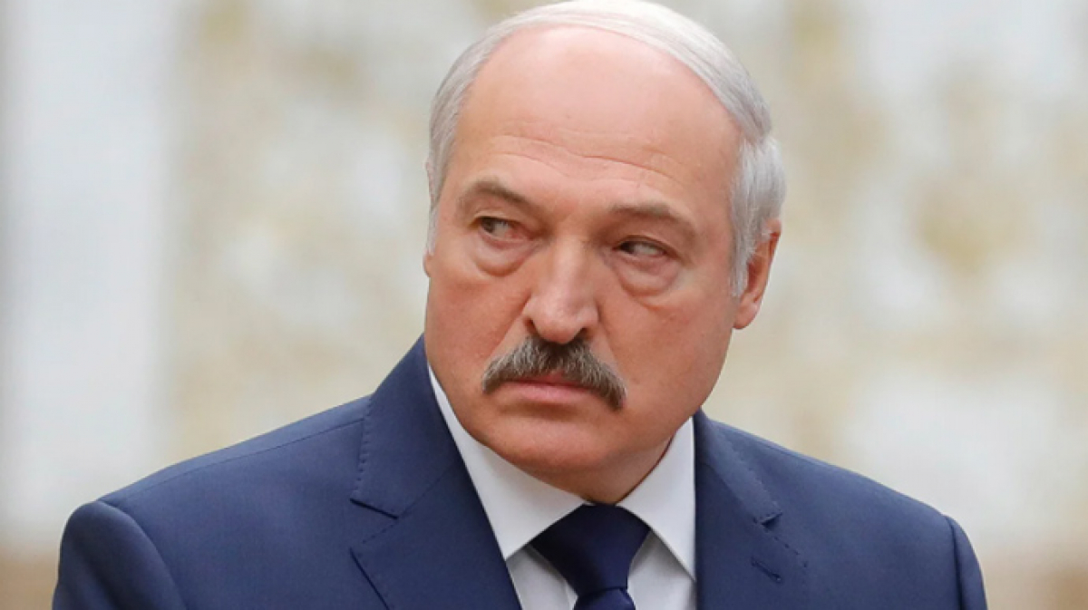 Муждабаев: "Лукашенко уже полностью во власти Путина"