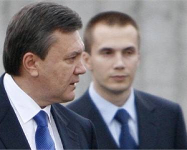 Геращенко: За массовыми убийствами на Майдане стоят отец и сын Януковичи