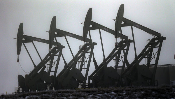 Перенасыщение рынка нефти влияет на политику цен